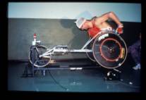 写真：車椅子駆動時の動作解析